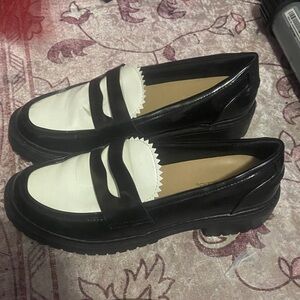 shoedazzle black + white women’s loafers (s: 8.5)